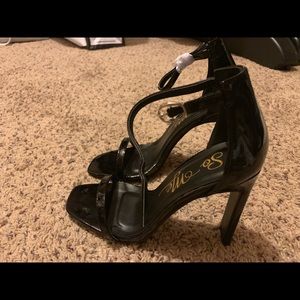 Brand new sandals size 6